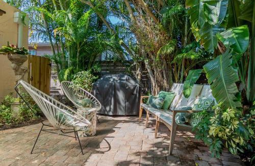Flamingo Parks Casa | The Palms Cottage Private Pool, Downtown, Beach, CityPlace