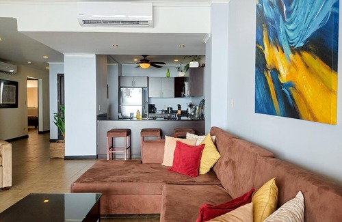 Barrio Los Villalobos Apartamento | ¡Este ático frente a la playa de Palms Jaco ofrece las vistas más espectaculares de Jacó!