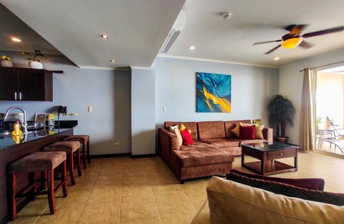Barrio Los Villalobos Apartamento | ¡Este ático frente a la playa de Palms Jaco ofrece las vistas más espectaculares de Jacó!
