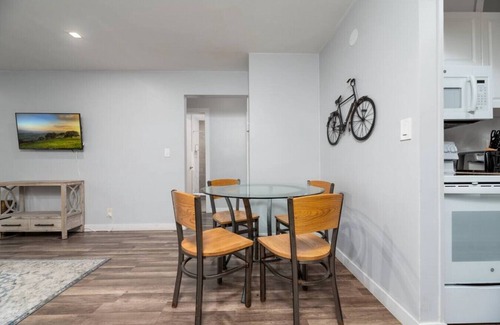 Middle River Terrace Apartamento | The Palms @ Middle River Terrace #2 RENOVATED!