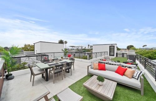 Venice Casa | The Palms Pad - 5 Min from Beach - Golf,Arcade,Sauna