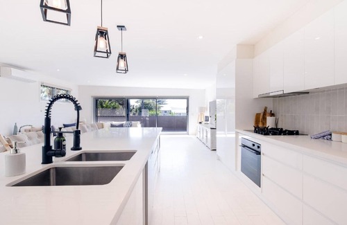 Wamberal Casa | THE PALMS @ WAMBERAL | Pool, close to beach | Accom Holidays