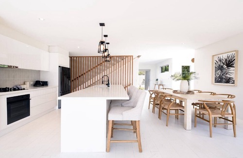 Wamberal Casa | THE PALMS @ WAMBERAL | Pool, close to beach | Accom Holidays