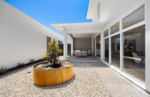 Glenelg North Apartamento | The Palmstone Collective - 4BR, Wifi, Parking