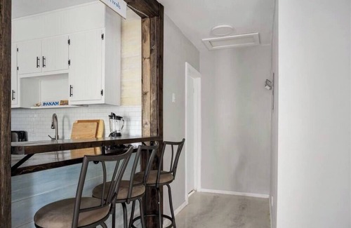 West Pensacola Casa | The PanAm, fire pit, bbq, kid & dog friendly