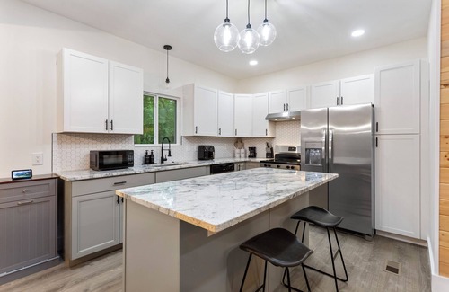 Westminster Cabina | The Panda Lakehouse - Charming 4 Bedroom Cabin in Lake Hartwell near Clemson