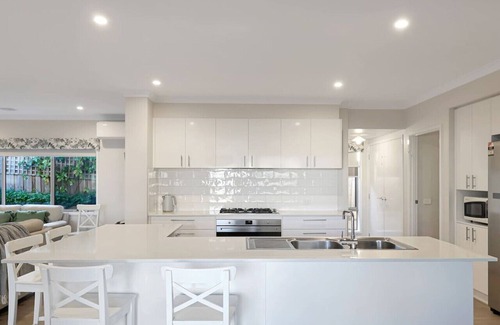 Portarlington Casa | The panorama retreat- sleeps 10, aircon, brand new