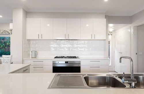 Portarlington Casa | The panorama retreat- sleeps 10, aircon, brand new