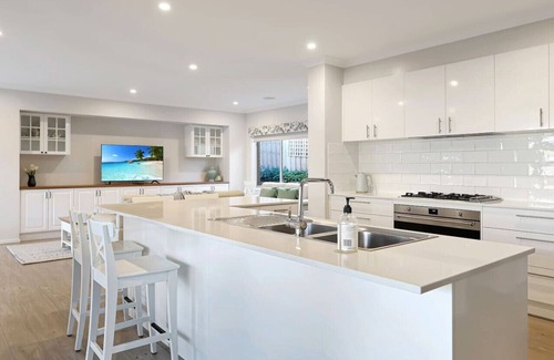 Portarlington Casa | The panorama retreat- sleeps 10, aircon, brand new