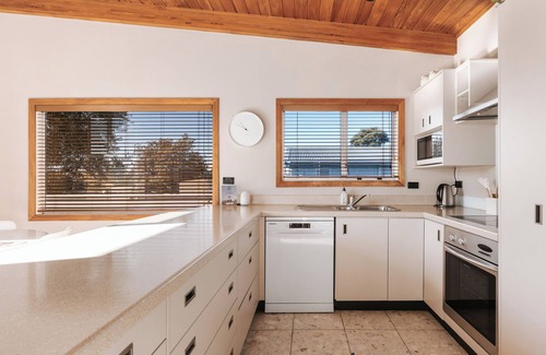 Papamoa Beach Casa | The Papamoa Pad ~ Papamoa - Beyonder Holiday Homes
