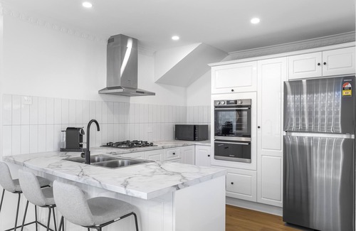 Norwood Casa | The Parade Luxury, Wifi & 3BR