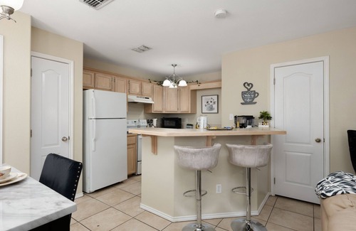 Harlingen Condominio | The Parisian Keyless Condo 4 min from Airport and Hospitals