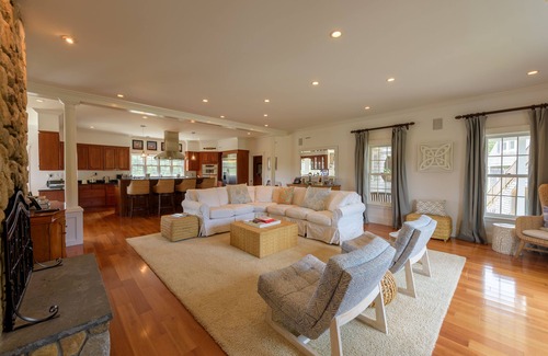 Vineyard Haven Casa | Espectacular finca en el viñedo de Martha! La escapada perfecta en Oak Bluffs w / piscina!