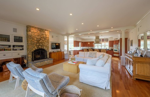 Vineyard Haven Casa | Espectacular finca en el viñedo de Martha! La escapada perfecta en Oak Bluffs w / piscina!
