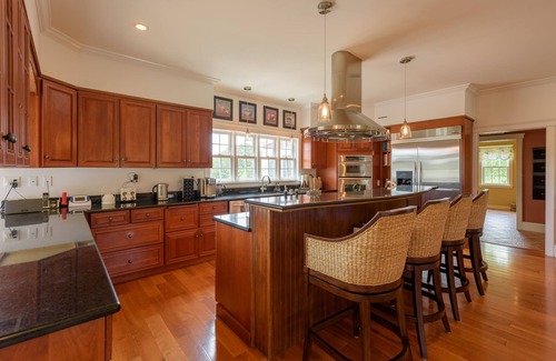 Vineyard Haven Casa | Espectacular finca en el viñedo de Martha! La escapada perfecta en Oak Bluffs w / piscina!
