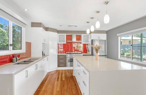 St. Georges Basin Casa | The Park Villa - Pool, Family Friendly