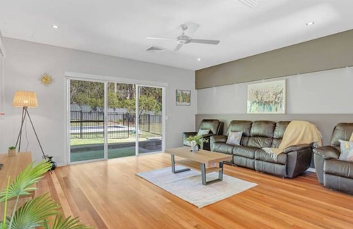 St. Georges Basin Casa | The Park Villa - Pool, Family Friendly