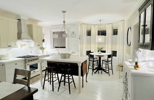 Hyde Park Casa | The Parker House Historic Country Home 14 minutes from Rhinebeck NY
