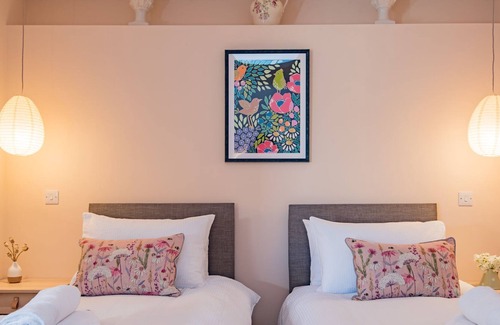 Ashford Cabaña | The Parlour - a holiday let that sleeps 4 guests in 2 bedrooms