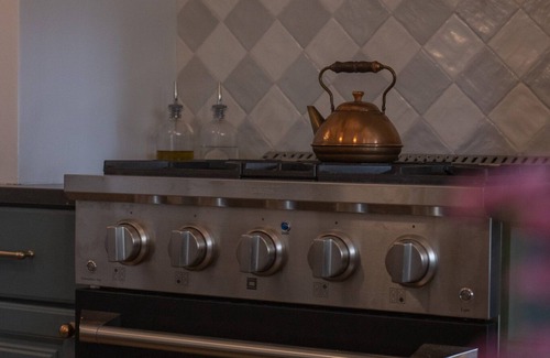 Urbana Casa | The Parlour House - 2 Blocks From Campus - 4BD 2BA