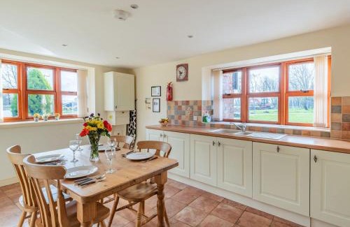 Arnold Casa | The Parlour - Uk37517