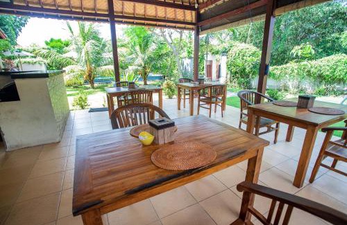 Mushroom Bay Hotel | The Parnas