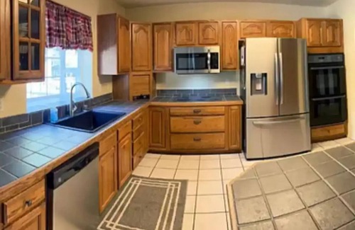 Susanville Casa | The Peaceful Escape: hiking, fishing, snow skiing. Sleeps 12