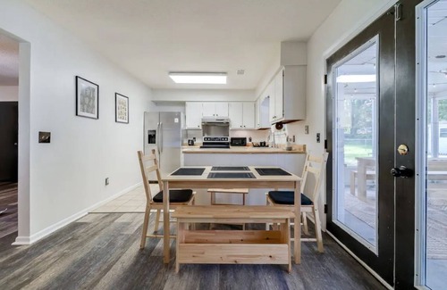 Pooler Casa | "The Peach" Family Friendly Oasis Pets Welcome