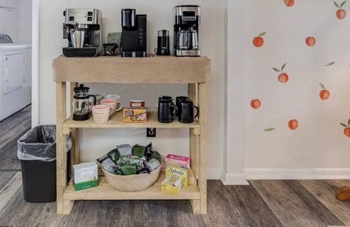 Pooler Casa | "The Peach" Family Friendly Oasis Pets Welcome