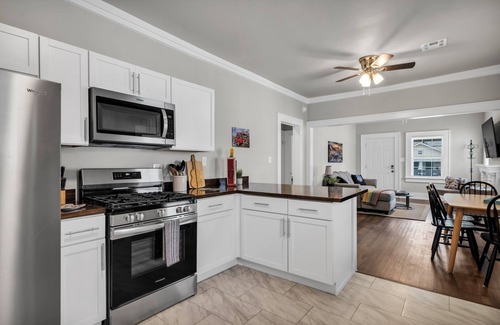 Tulsa Casa | The Peach on Route 66/TV in Both Bedrooms/Pergola
