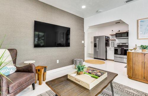 Lake Ridge Casa | The Peacock Bungalow Near Fort Lauderdale Beach!