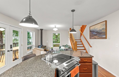 Packwood Cabina | The Peak: Hot tub + Mt. Views