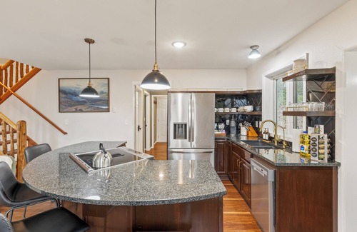 Packwood Cabina | The Peak: Hot tub + Mt. Views
