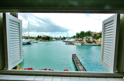 Douglas Condominio | The Pearl at Port St. Charles with beach, pool and club house access