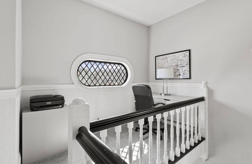 Muscatine Casa | The Pearl House - Victorian beauty, 3-Bedroom, 2-Bath 2500 Sqft