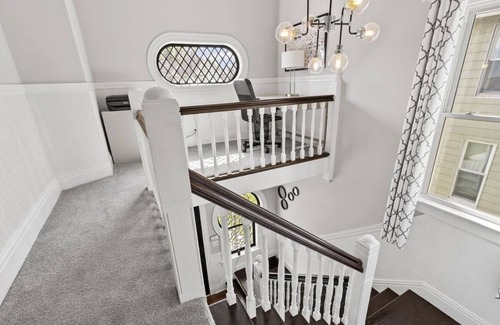 Muscatine Casa | The Pearl House - Victorian beauty, 3-Bedroom, 2-Bath 2500 Sqft