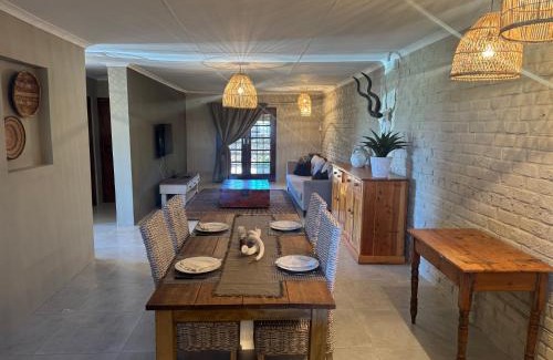 Blue Crane Route Apartamento | The Pecan Cottage