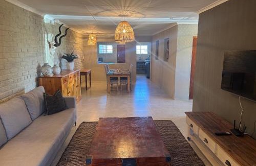 Blue Crane Route Apartamento | The Pecan Cottage