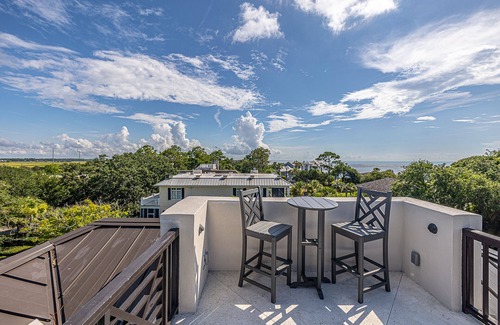 East Beach Casa | The Pelican Cottage - located in East Beach steps from Gould's Inlet!