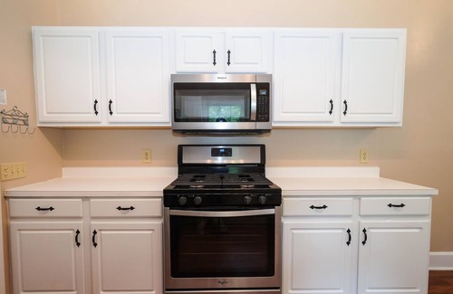 Hartsville Casa | The Pelican House | 2-bedroom in Hartsville w/King Bed!