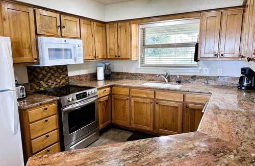 Smith River Casa | The Pelican! Private, Beach Access! Family Fun! Perfect Vacation! NO PETS.