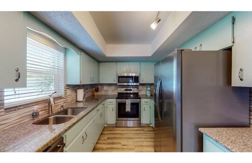 Laurel Casa | The Pelican