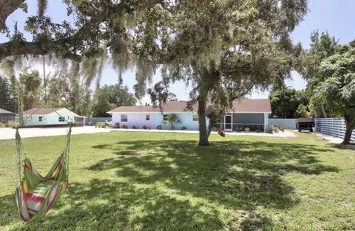 Laurel Casa | The Pelican