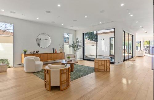 Venice Casa | The Penmar Retreat - Luxurious resort-style oasis