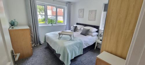 Leigh Apartamento | The Pennington Apt with Wifi and FREE Parking Next to Sports Village