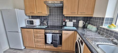 Leigh Apartamento | The Pennington Apt with Wifi and FREE Parking Next to Sports Village