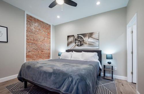 Wilmington Apartamento | The Penthouse at Park Place King bed fast WIFI and free coffee