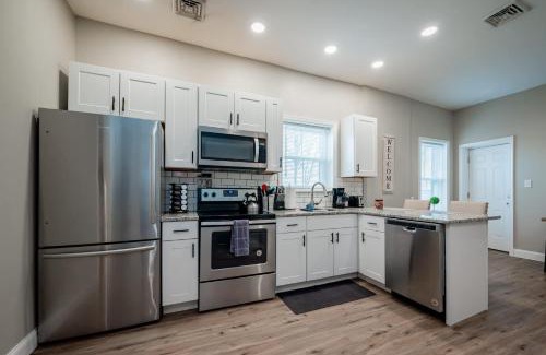 Wilmington Apartamento | The Penthouse at Park Place King bed fast WIFI and free coffee