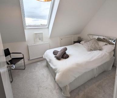 Ewell Casa | The Penthouse Double Bedroom for Rent Use of kitchen