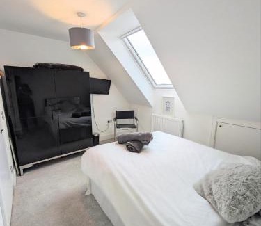 Ewell Casa | The Penthouse Double Bedroom for Rent Use of kitchen